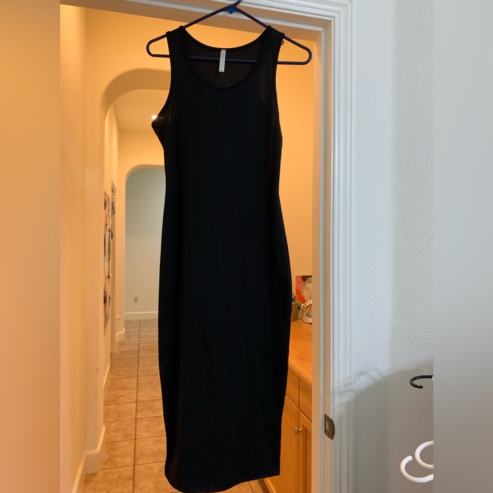 Sleeveless black long maxi